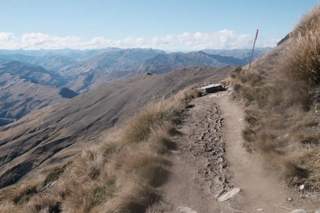 ⁂

しぶしぶ下山、はどの国でも同じ。

２０２３-２０２４
Te Araroa in NZ

#teararoa
#teararoanewzealand
#tahiker
#queenstown
#benlomondsummit
#テアラロア
#テアラロアニュージランド
#ロングトレイル
#ロングディスタンスハイキング
#ロングトレイルハイカー
#山が好き
#自然が好き
#ロングトレイルが好き
#海外ロングトレイル
#山歩き
#山旅
#longtrail
#longdistancehiking 
#longtrailhiker
#trampingnewzealand 
#mountainhike
#hikenewzealand